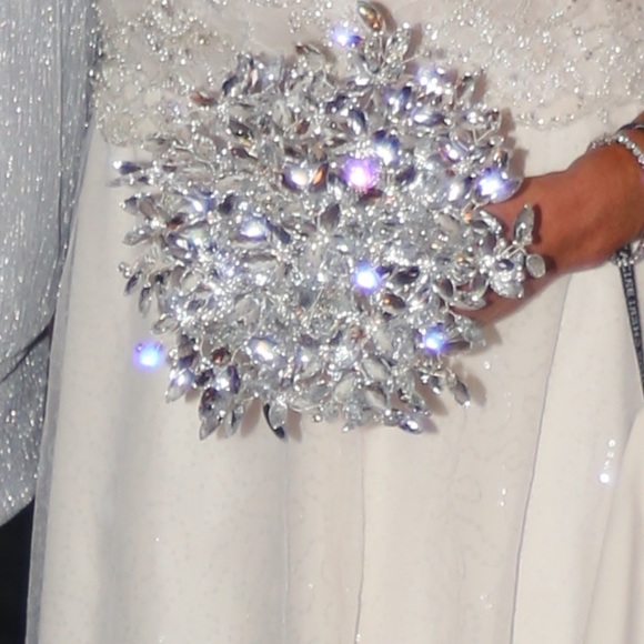 Bridal bouquet & matching boutonnière - Picture 2 of 3